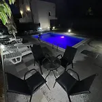 בית נופש House Azra