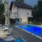 House Azra Ferienhaus *