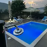 בית נופש House Azra *