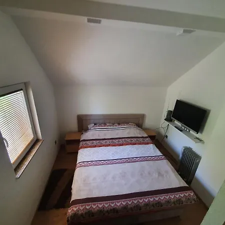 بيت للعطل House Azra