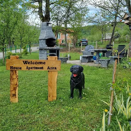 بيت للعطل House Azra