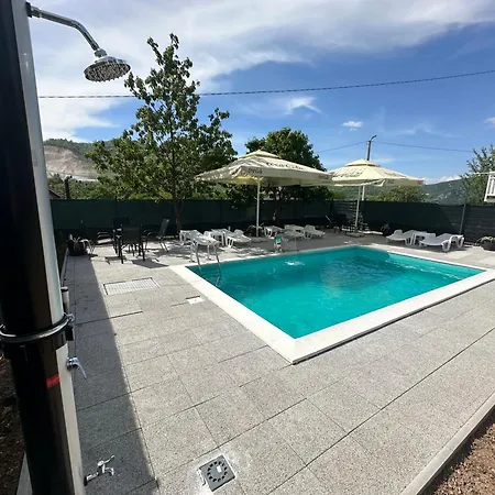 House Azra Holiday home