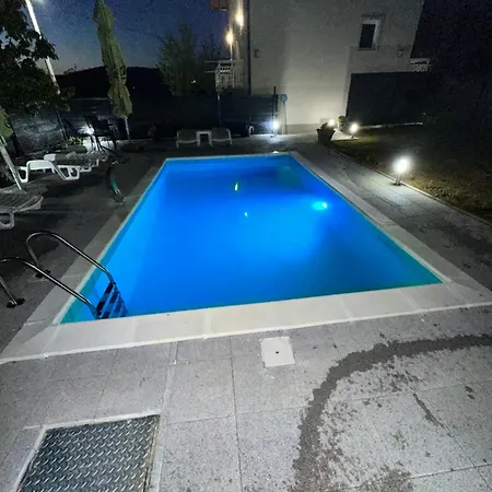 House Azra Holiday home