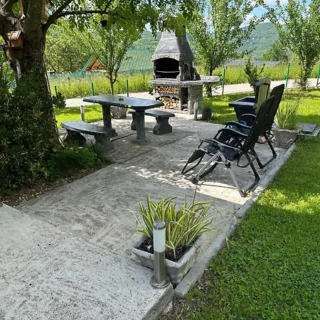 House Azra بيت للعطل *