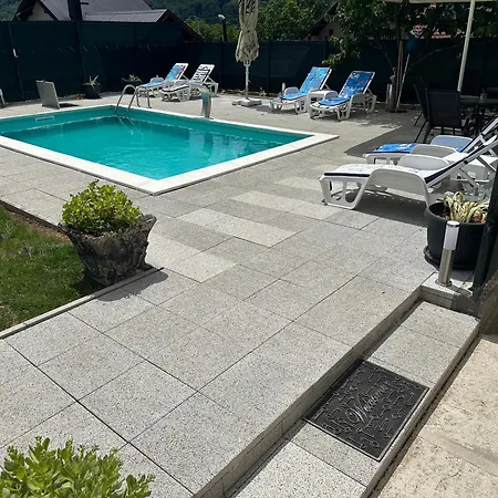 House Azra بيت للعطل